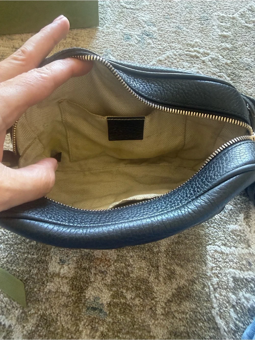 Authentic with receipt Gucci Black Pebbled Leather soho disco crossbody purse